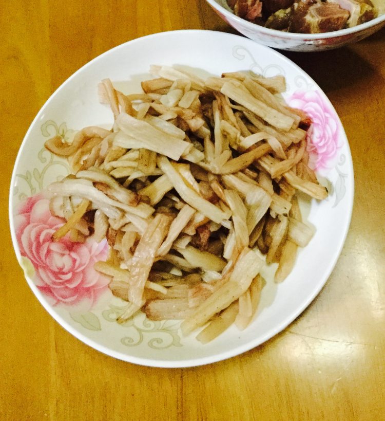 清炒芋蒙干步骤1