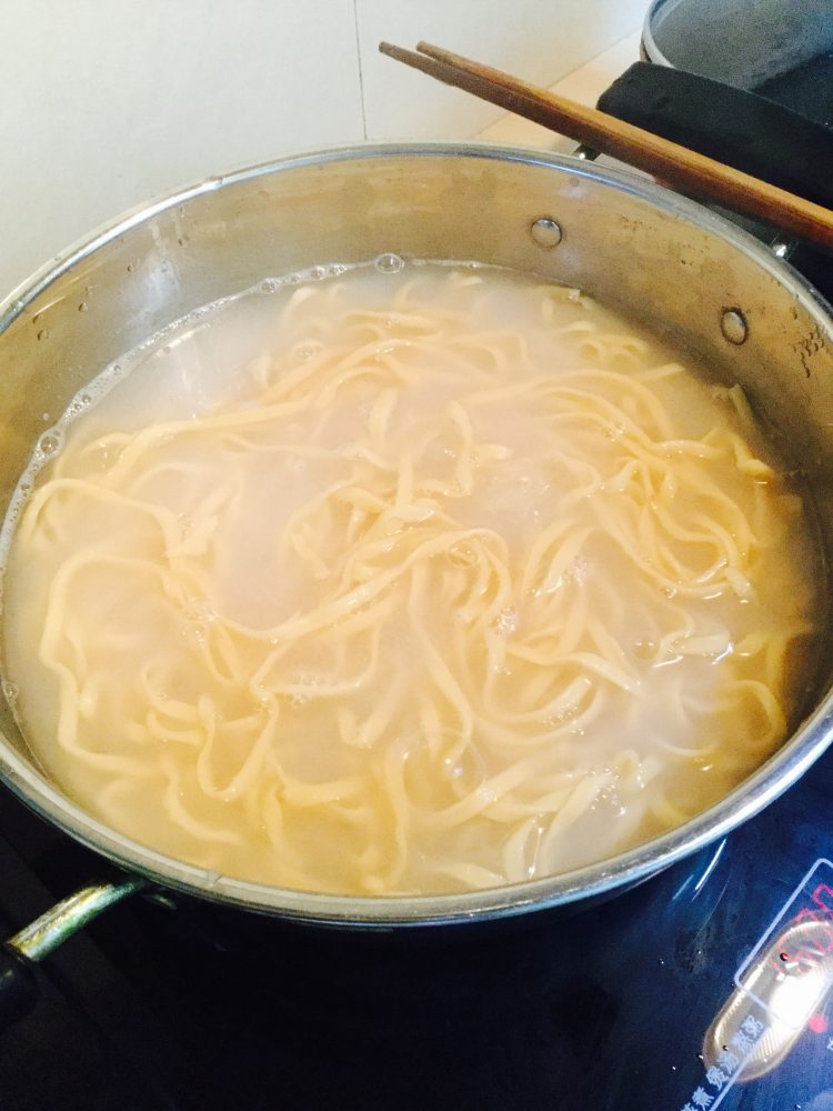 生菜鸡蛋炒番茄面步骤4