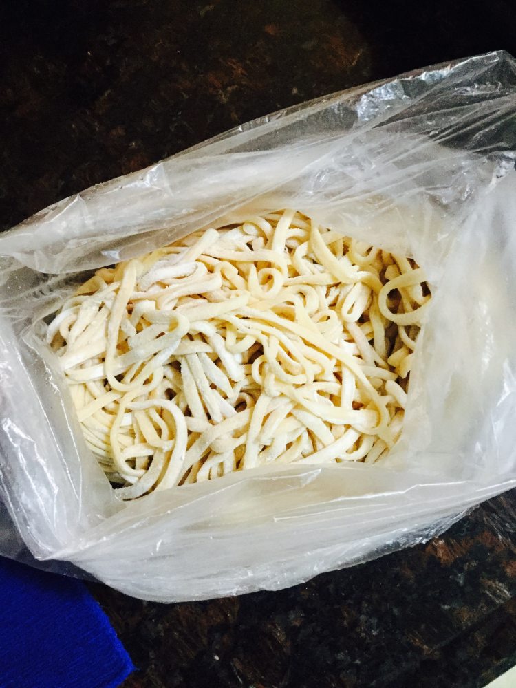 生菜鸡蛋炒番茄面步骤2