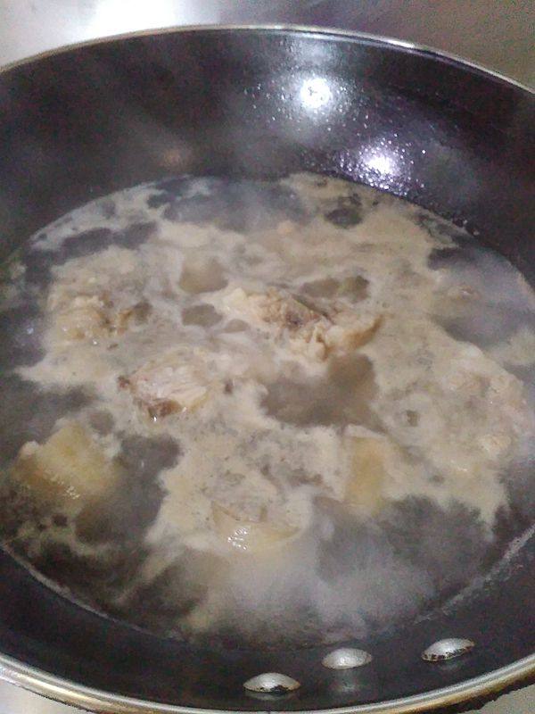 花菇黄豆猪尾汤步骤4