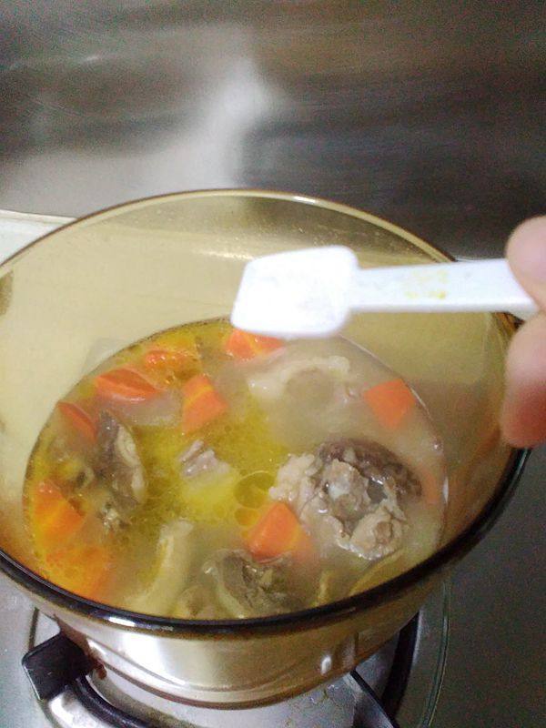 花菇黄豆猪尾汤步骤8