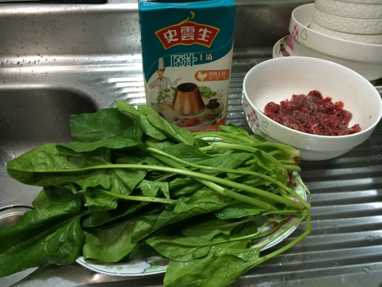 菠菜牛肉汤步骤1