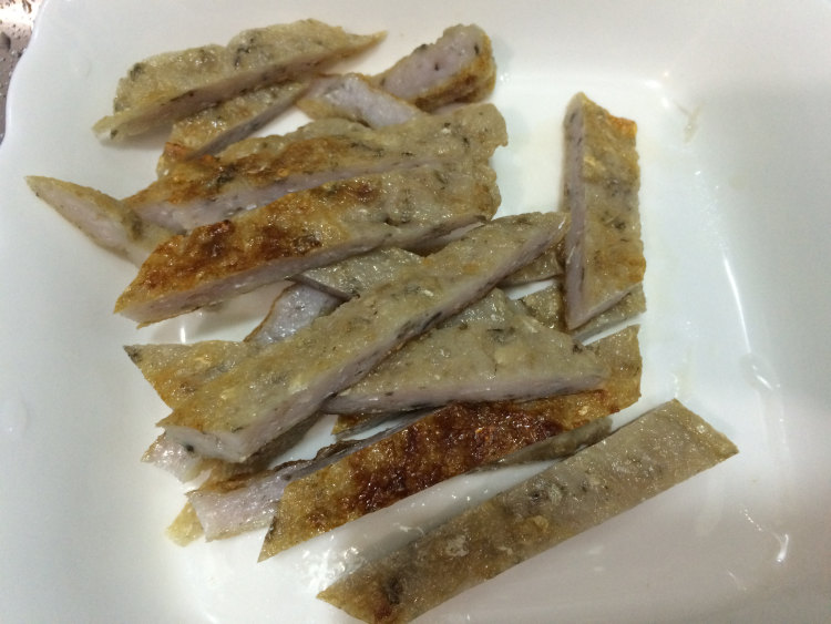 甜豆炒鱼滑步骤5