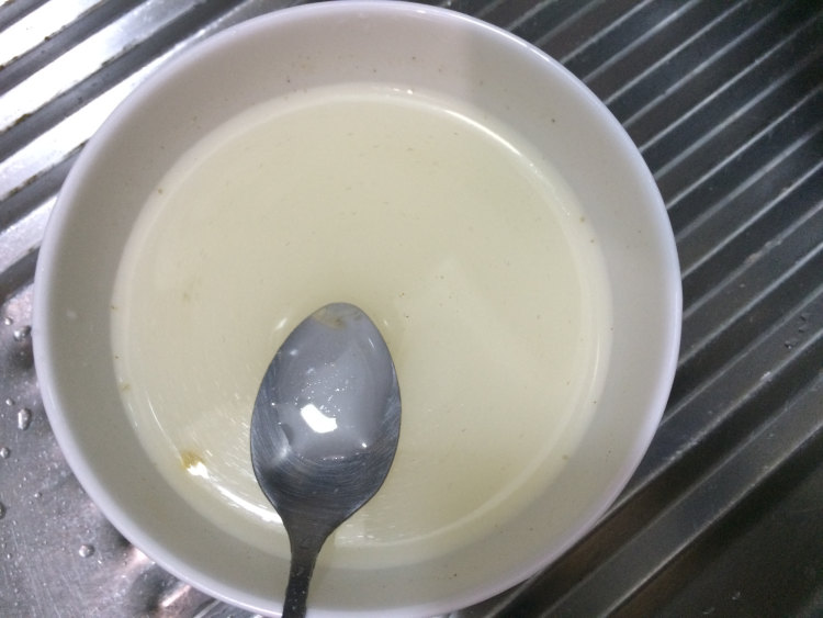 甜豆炒鱼滑步骤6