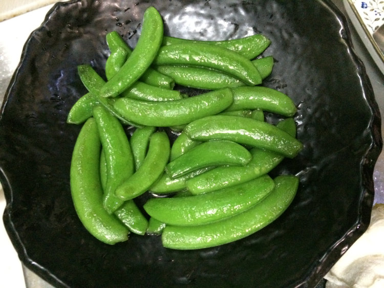 甜豆炒鱼滑步骤8