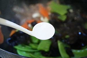 杂蔬炒腊肉步骤8