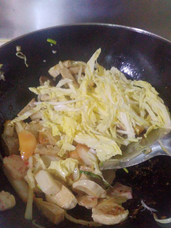 杂锦肉丸炒年糕步骤9