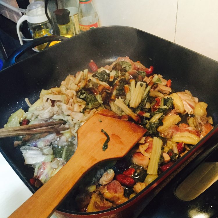 芋蒙菜干焖鸡步骤9