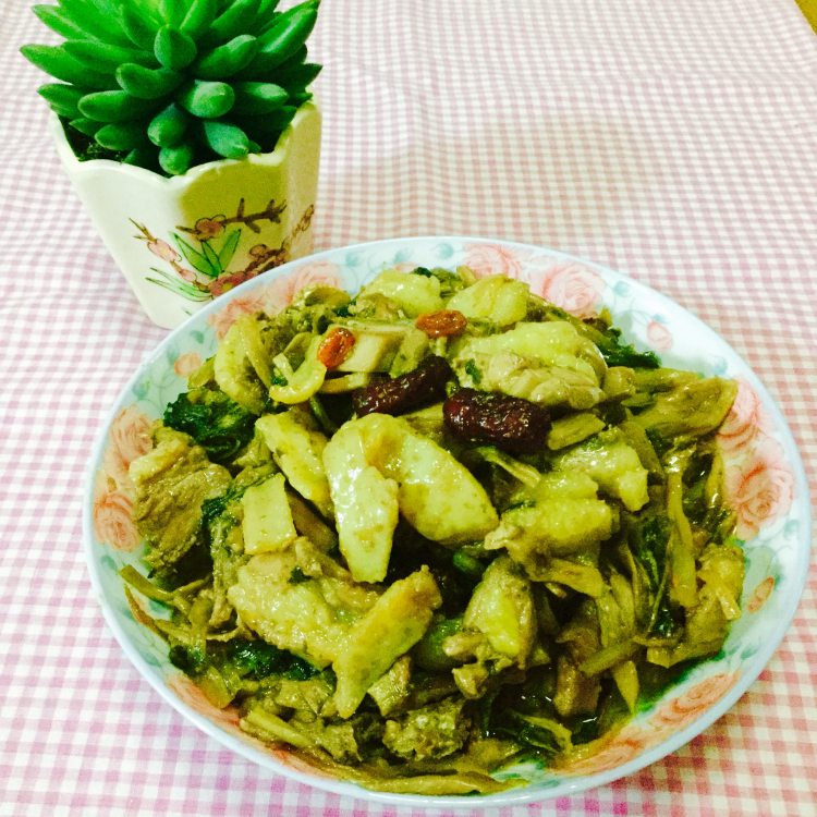 芋蒙菜干焖鸡步骤12