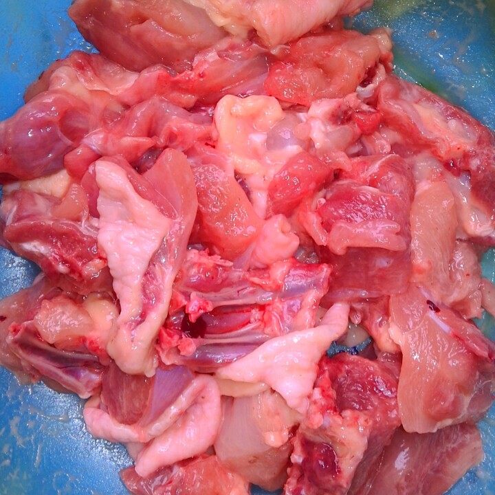 菠萝炒鸡丁步骤3