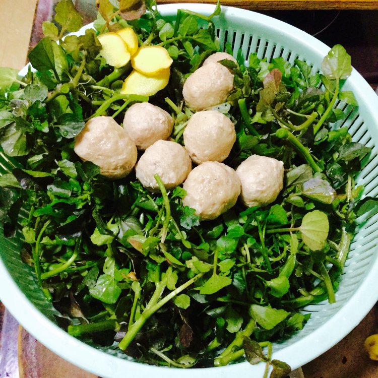 西洋菜肉丸汤步骤1