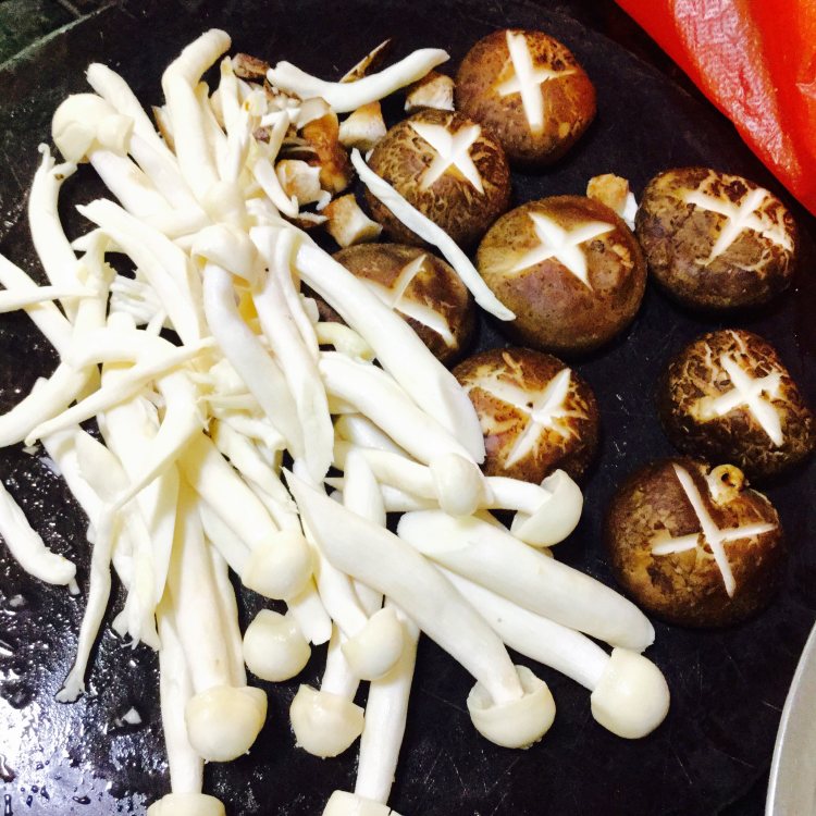 鲜菇焖鸡步骤3