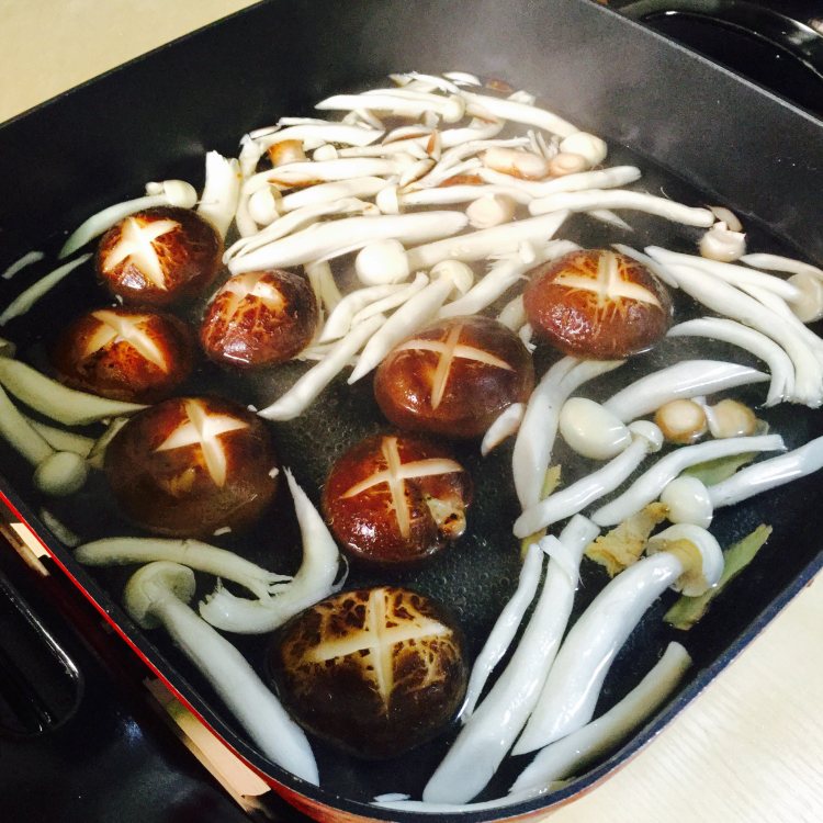 鲜菇焖鸡步骤6