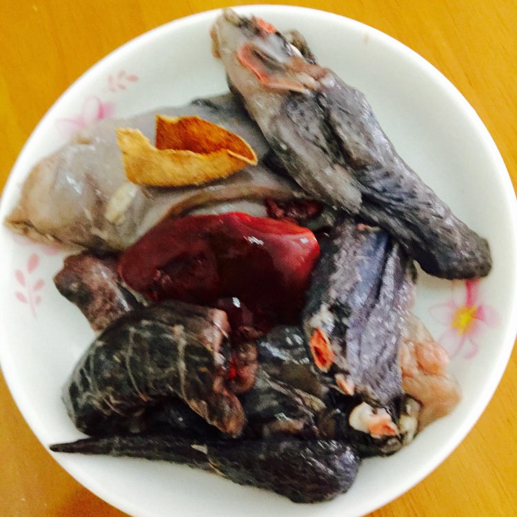 炖乌鸡步骤2