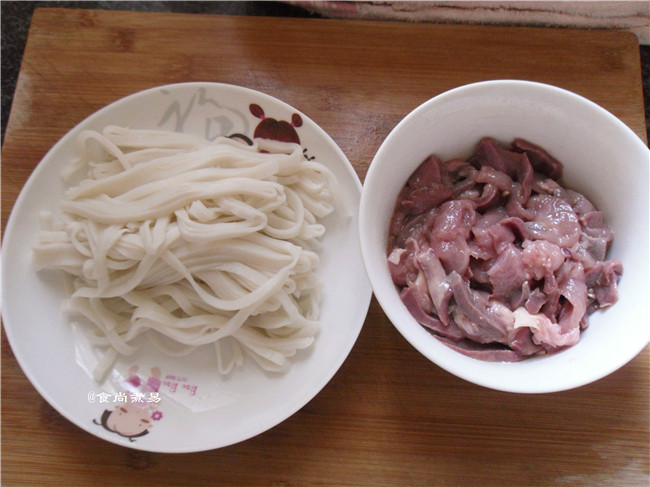 枸杞叶猪杂汤河粉步骤2