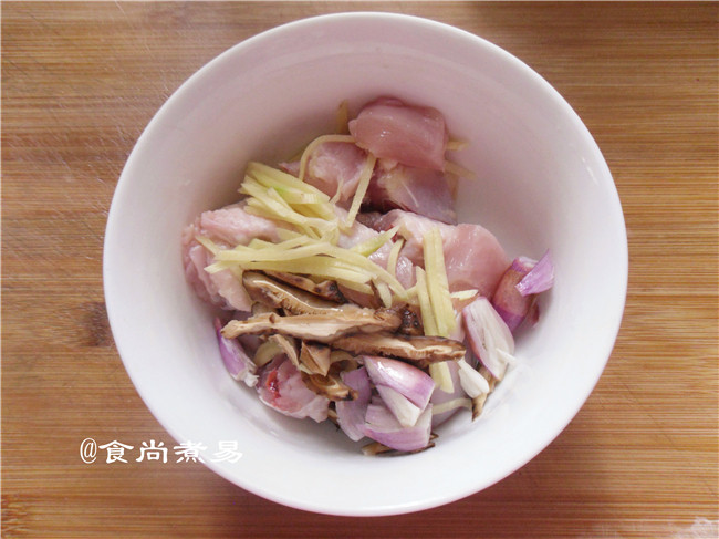 冬菇丝蒸滑鸡步骤2