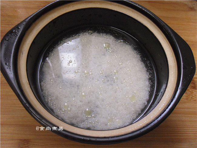 肉饼咸蛋煲仔饭步骤6
