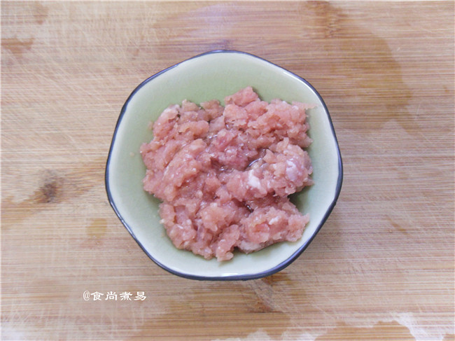 肉饼咸蛋煲仔饭步骤2