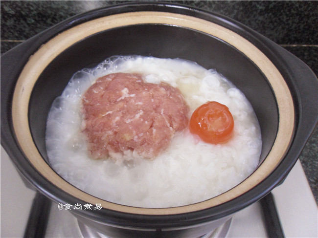 肉饼咸蛋煲仔饭步骤10