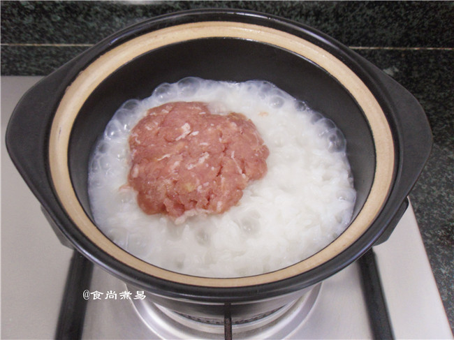 肉饼咸蛋煲仔饭步骤9