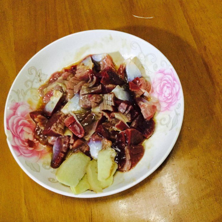 萝卜炒鸡肾步骤1