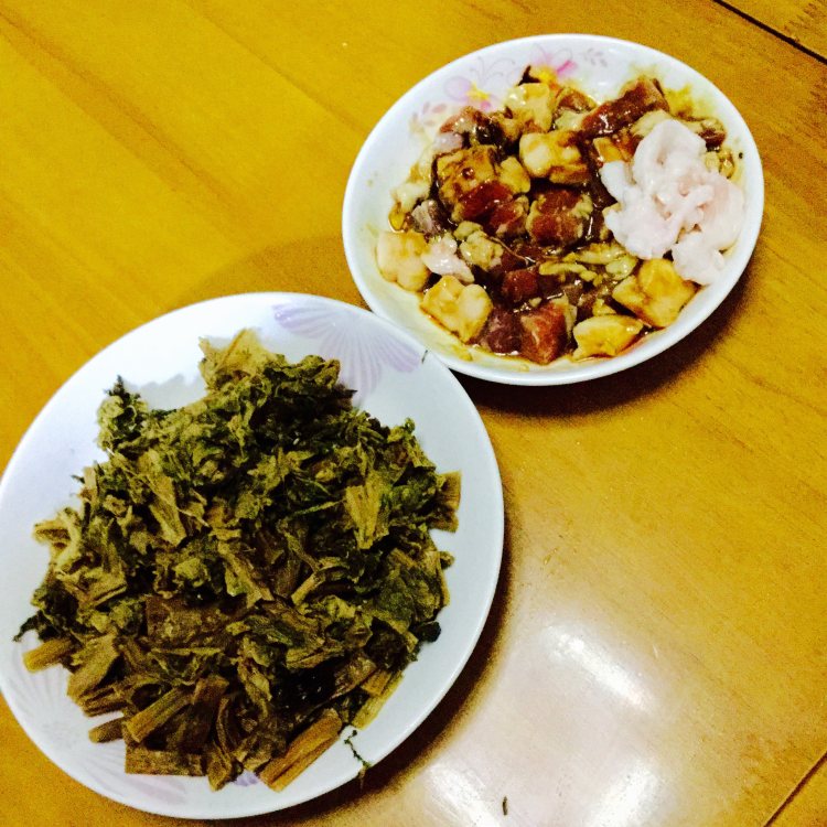 菜干焖猪肉步骤1