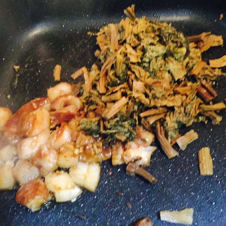 菜干焖猪肉步骤4