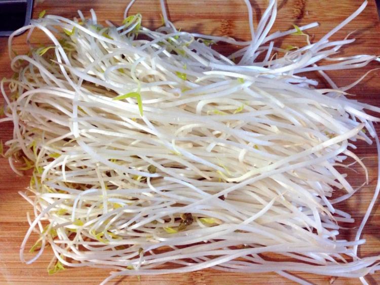 腊肠炒豆芽步骤1