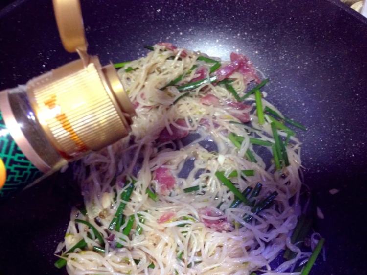 腊肠炒豆芽步骤9
