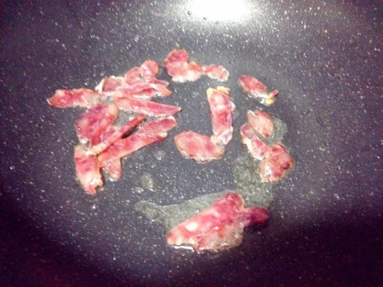 腊肠炒豆芽步骤4