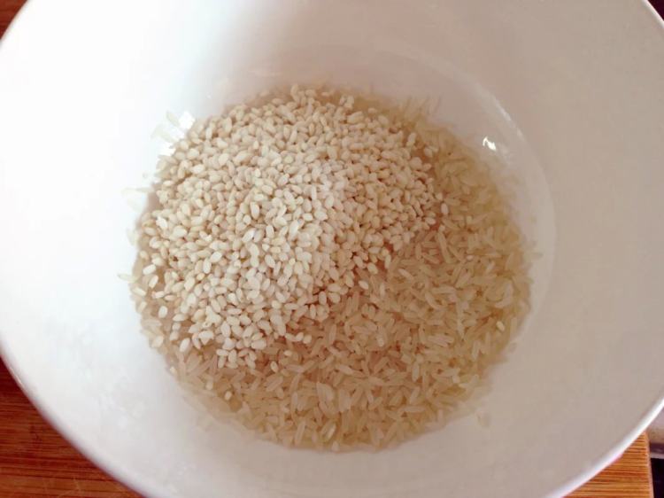 香菇排骨煲仔饭步骤1