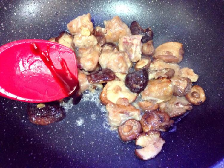 香菇排骨煲仔饭步骤14