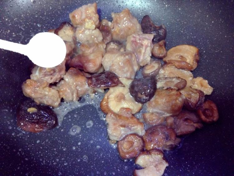 香菇排骨煲仔饭步骤13