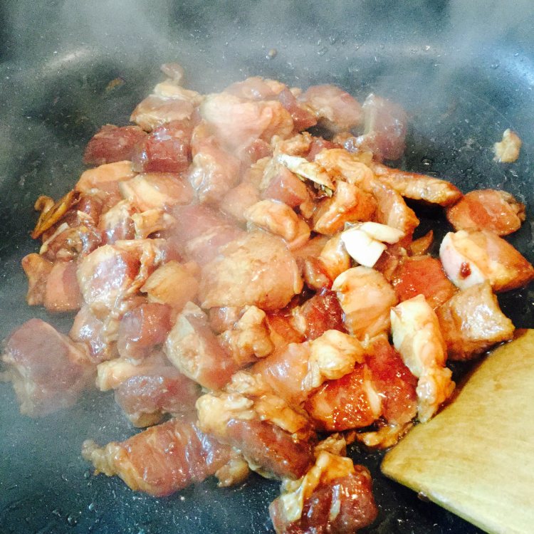 猪肉焖土豆步骤5