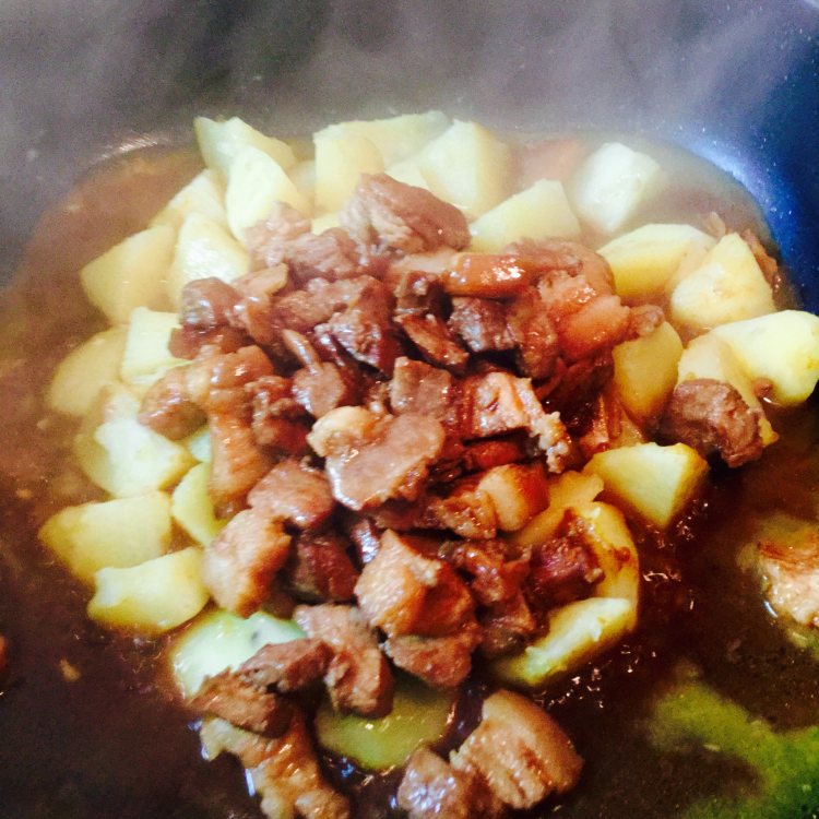 猪肉焖土豆步骤12