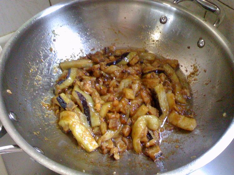 咸鱼茄子煲步骤9