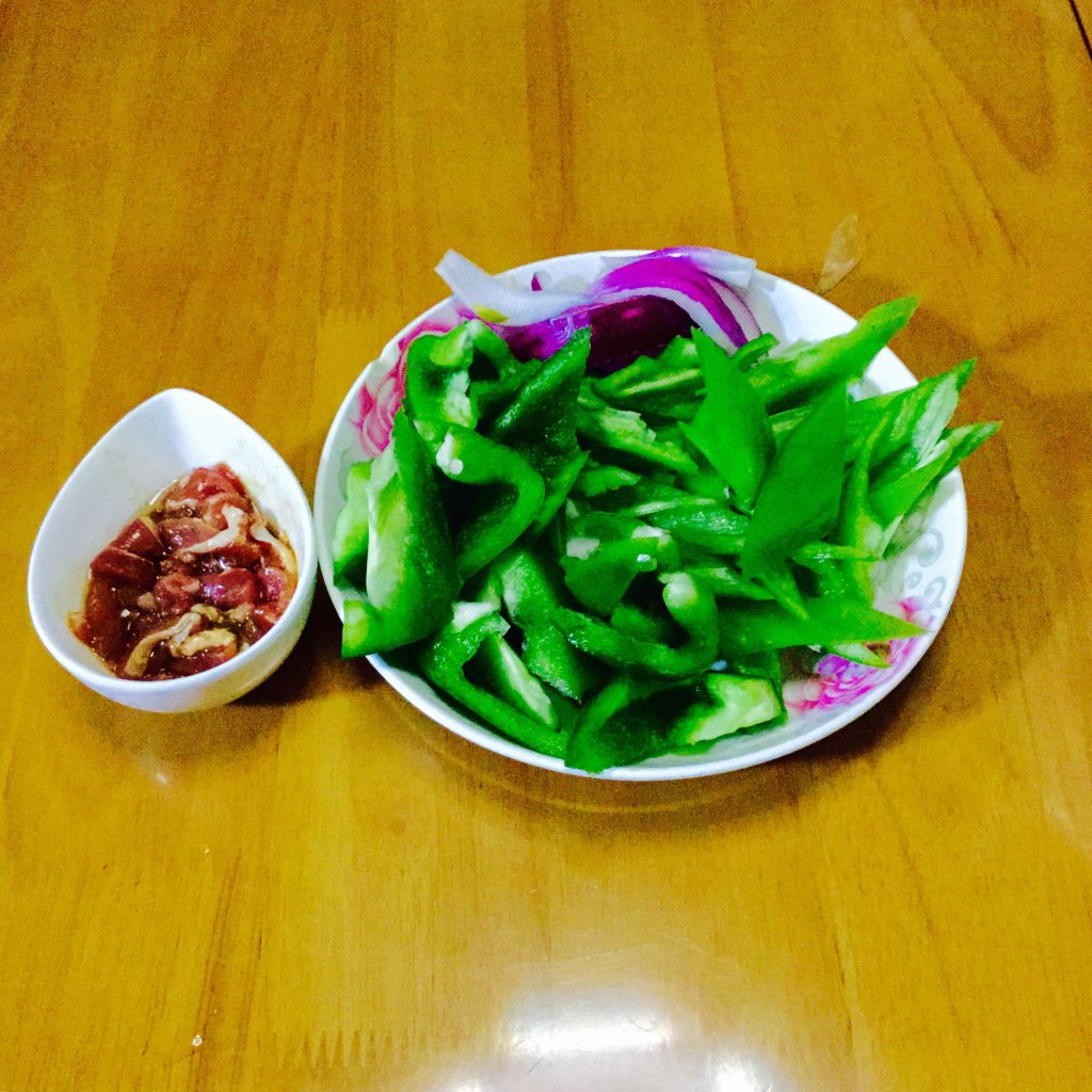 炒圆椒步骤2