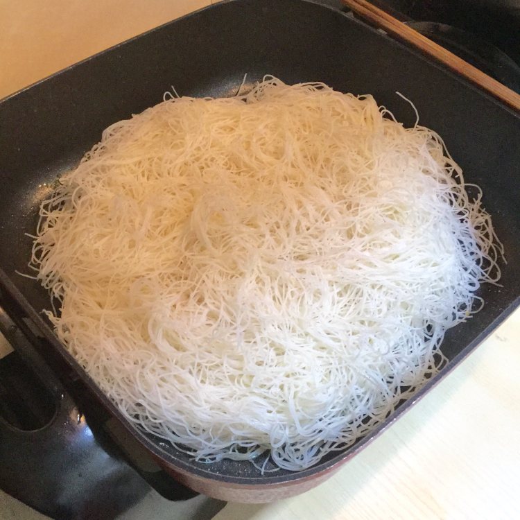 菜心炒米粉步骤10