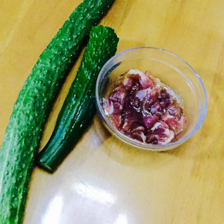 青瓜肉片步骤1