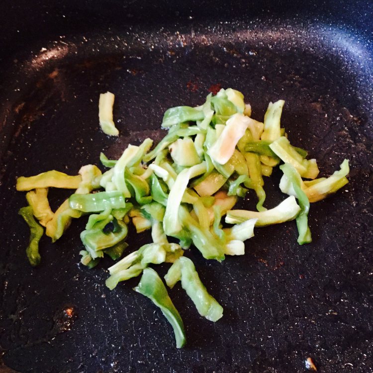 贡菜鸡肉步骤7