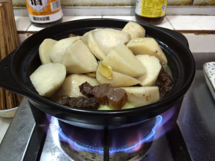 芥菜芋头腊肉煲步骤9