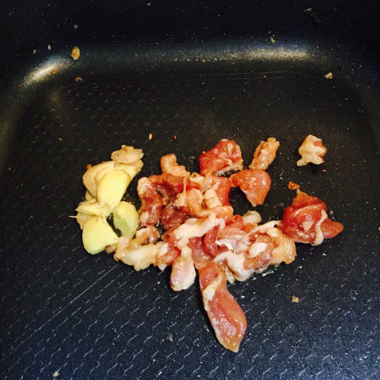 肉片炒大白菜步骤4