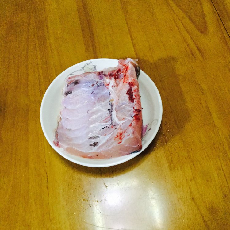 芋蒙干焖鱼腩步骤1