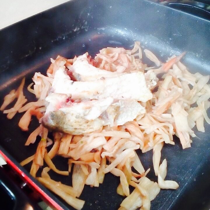芋蒙干焖鱼腩步骤12