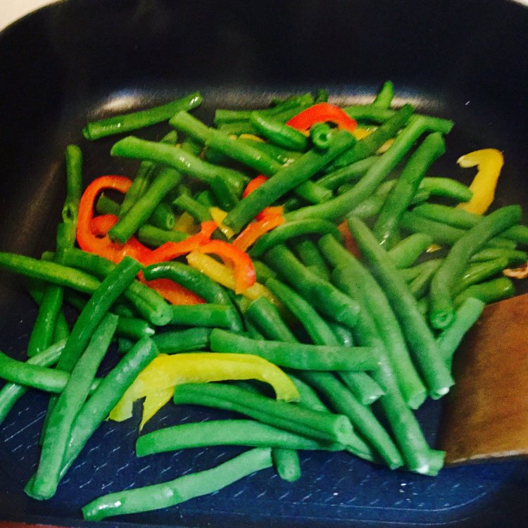 肉炒豇豆步骤8