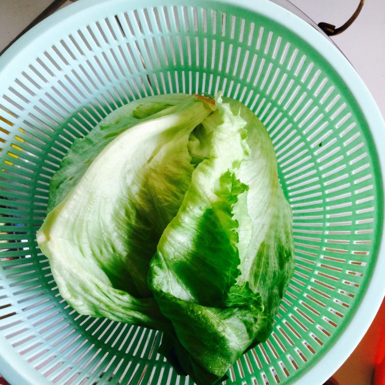 清炒西生菜步骤1
