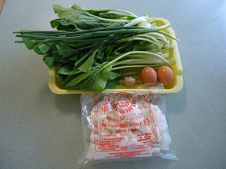 菜心鸡蛋炒河粉步骤1