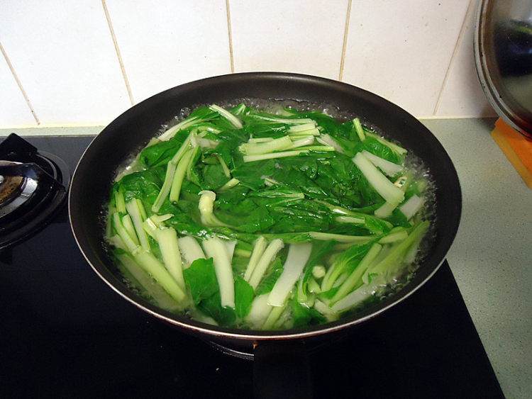菜心鸡蛋炒河粉步骤5