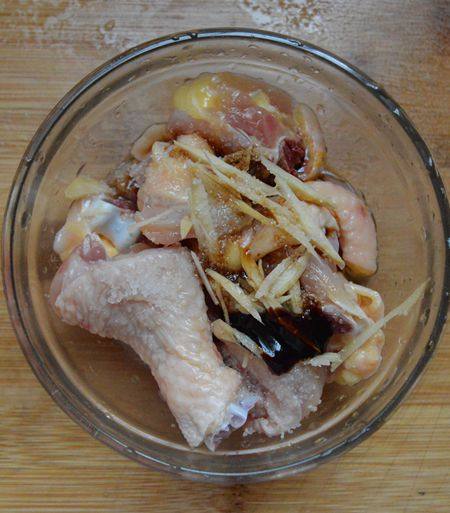 香菇鸡腿煲仔饭步骤3