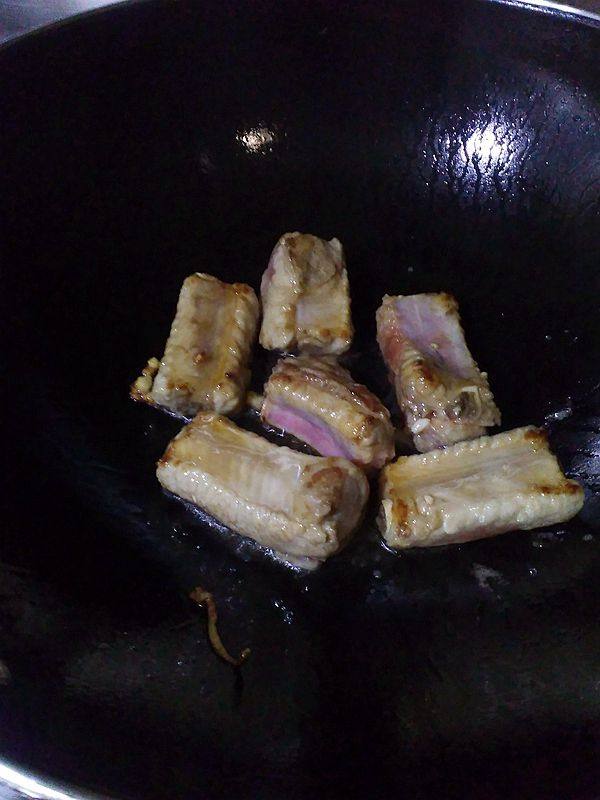 洋葱蒜苗炒排骨步骤3